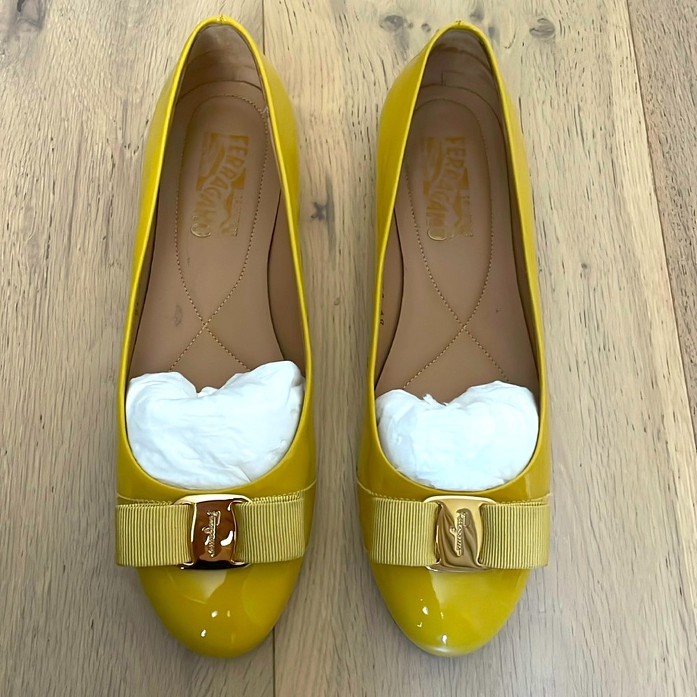 Ferragamo Varina Flats in Yellow 💛 100% Authentic